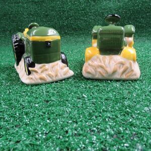 Vtg John Deere Licensed Product Green Tractors Ceramic Salt and Pepper‎ Shakers